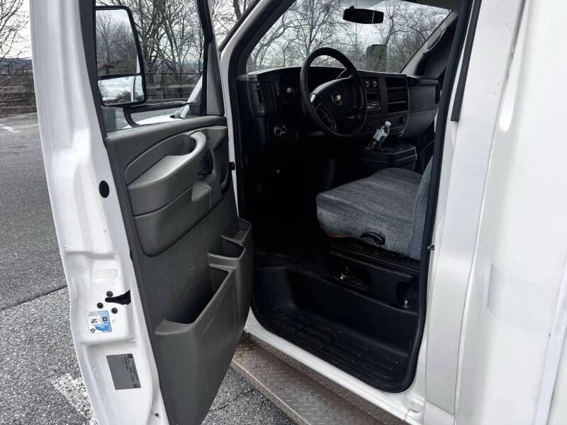 2014 Chevrolet Express 4500 ADA Shuttle Bus - Image 4