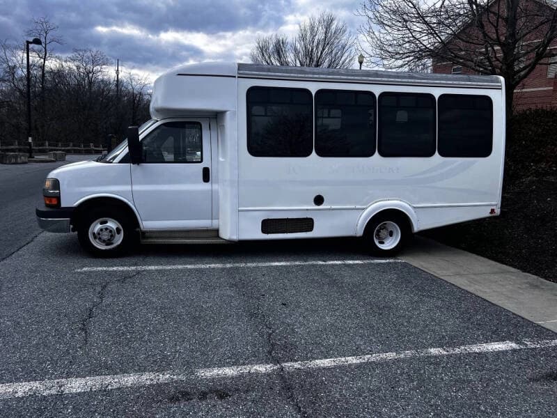 2014 Chevrolet Express 4500 ADA Shuttle Bus - Image 6