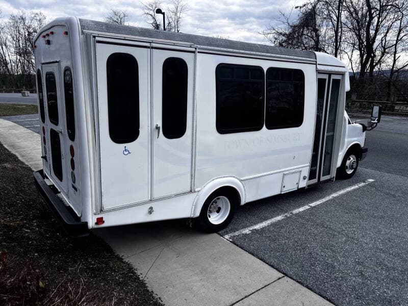 2014 Chevrolet Express 4500 ADA Shuttle Bus - Image 7