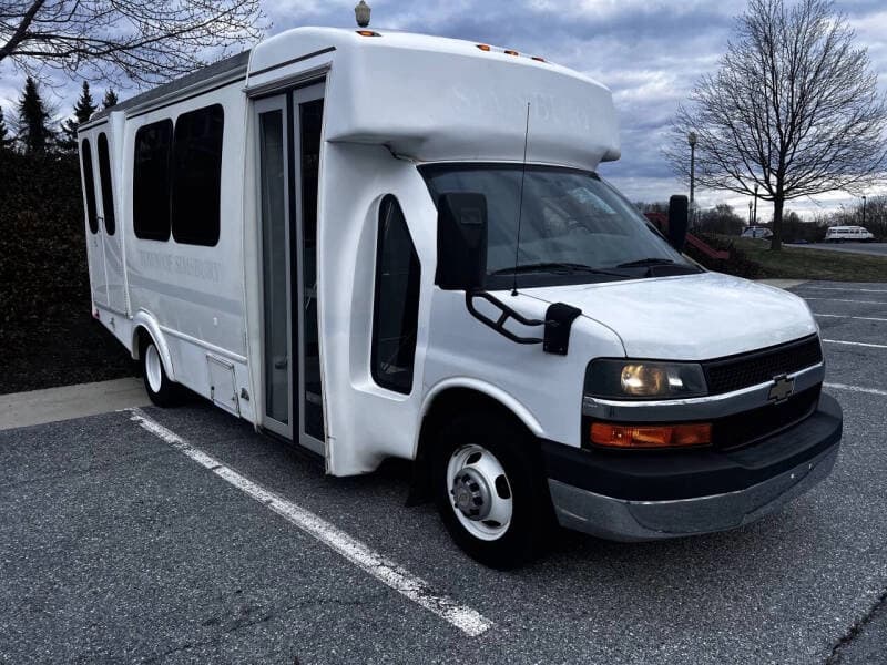 2014 Chevrolet Express 4500 ADA Shuttle Bus - Image 8