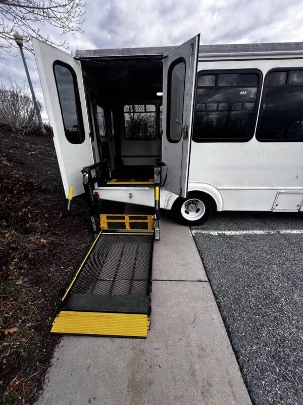 2014 Chevrolet Express 4500 ADA Shuttle Bus - Image 9
