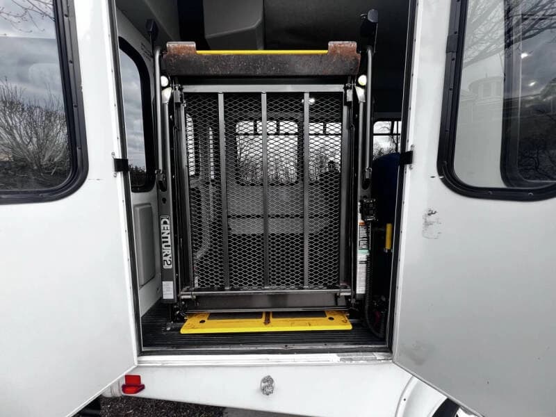 2014 Chevrolet Express 4500 ADA Shuttle Bus - Image 13