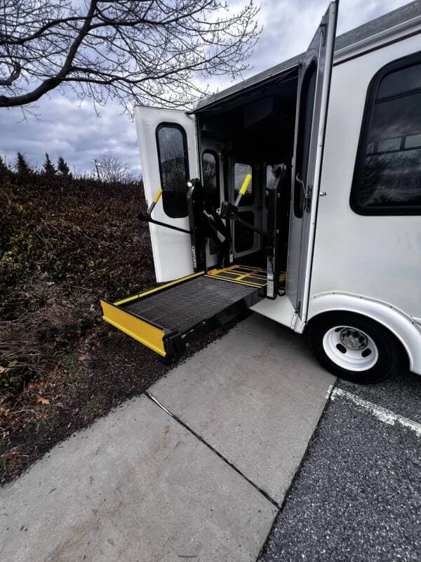 2014 Chevrolet Express 4500 ADA Shuttle Bus - Image 5