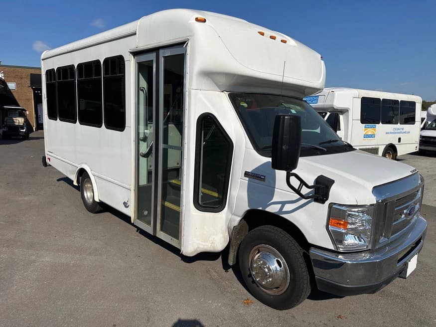 2017 Ford E350 Starcraft Allstar Shuttle Bus - Image 1