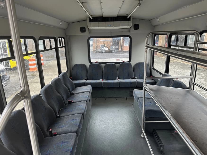 2017 Ford E350 Starcraft Allstar Shuttle Bus - Image 4