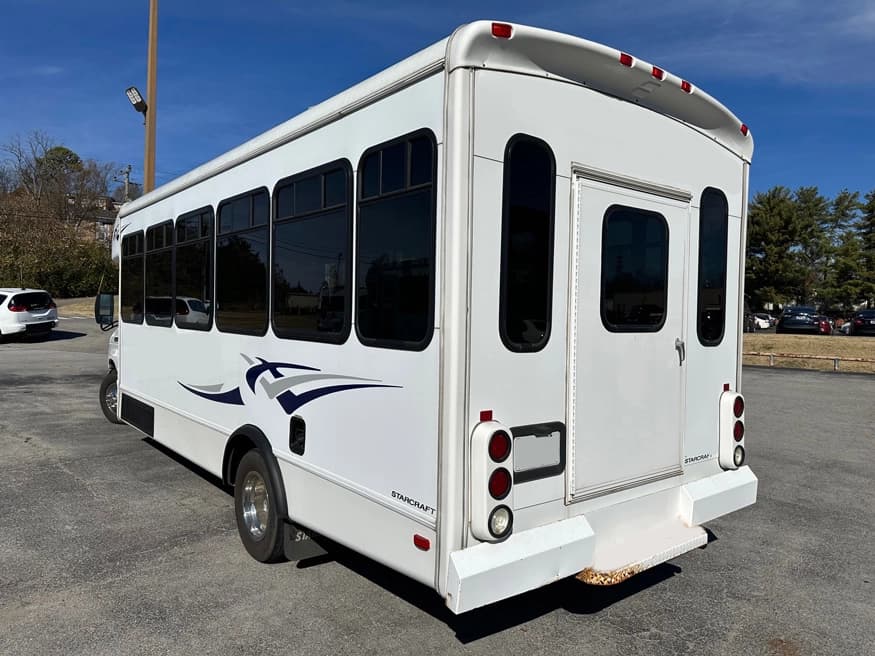 2006 Ford E450 Starcraft Allstar Shuttle Bus - Image 2