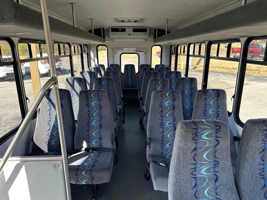2006 Ford E450 Starcraft Allstar Shuttle Bus - Image 4