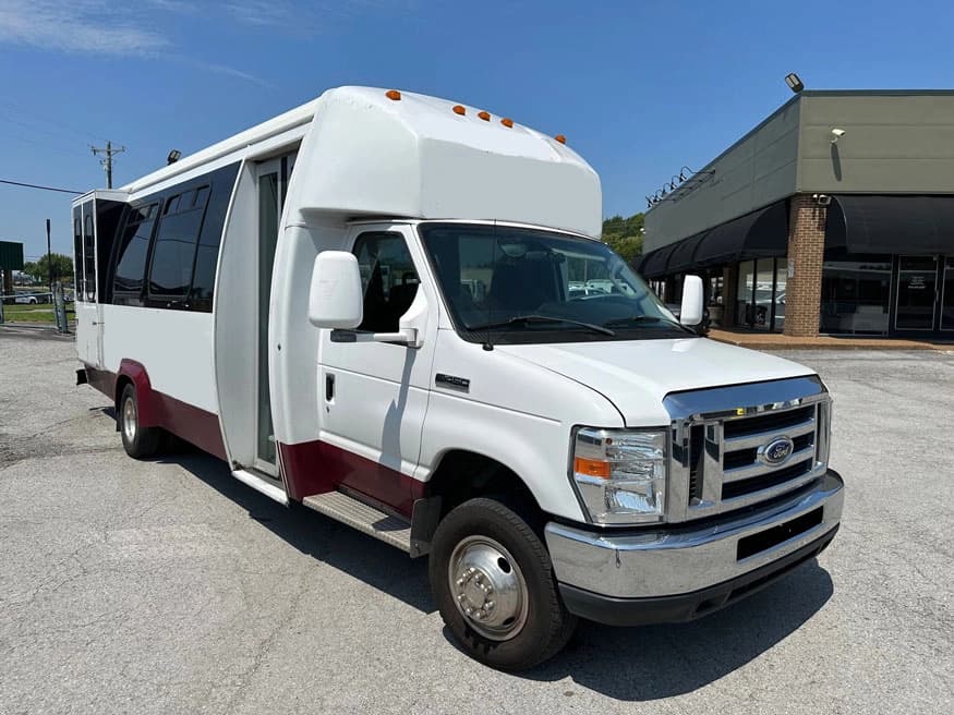 2011 Ford E450 Ameritrans Shuttle Bus - Image 1