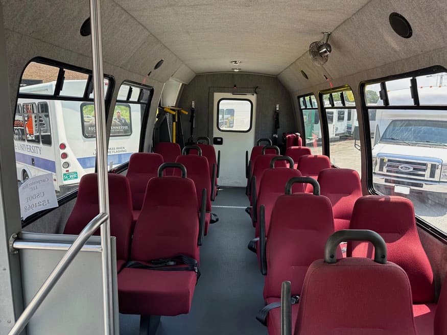 2011 Ford E450 Ameritrans Shuttle Bus - Image 4