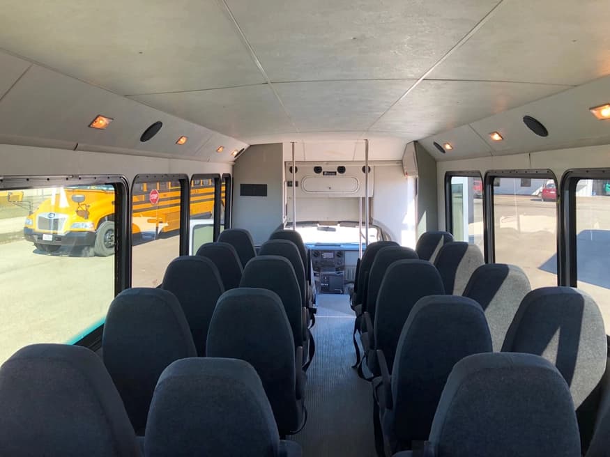 2012 Ford F550 Glaval Entourage Shuttle Bus - Image 3