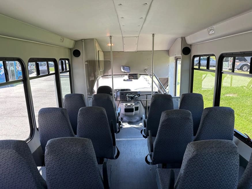2012 Ford E350 Starcraft Allstar Shuttle Bus - Image 3
