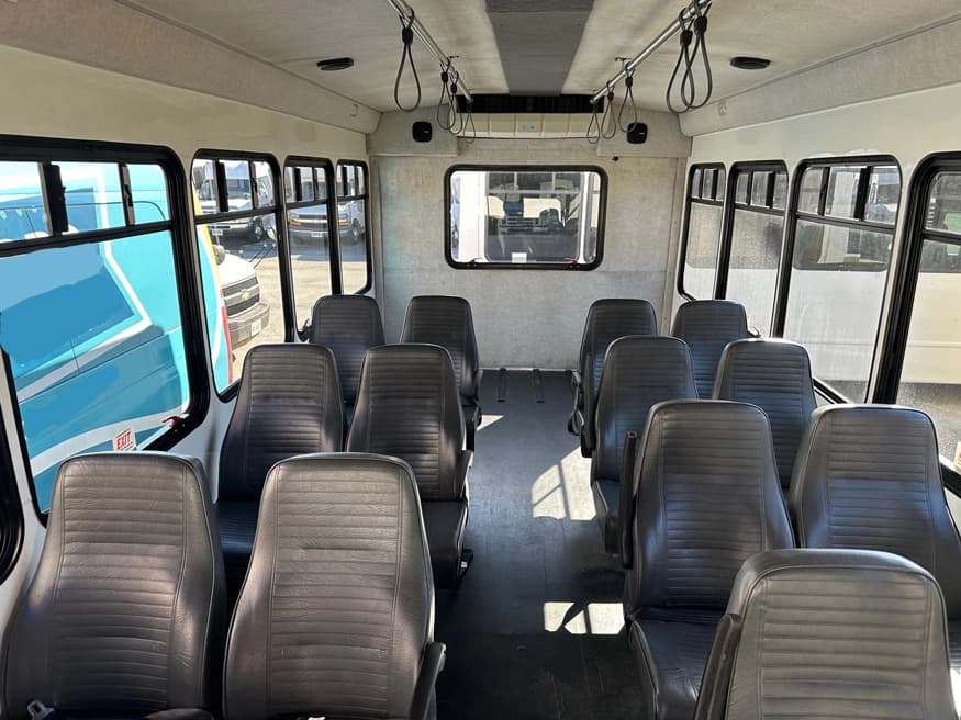 2014 Ford E450 Starcraft Allstar Shuttle Bus - Image 4