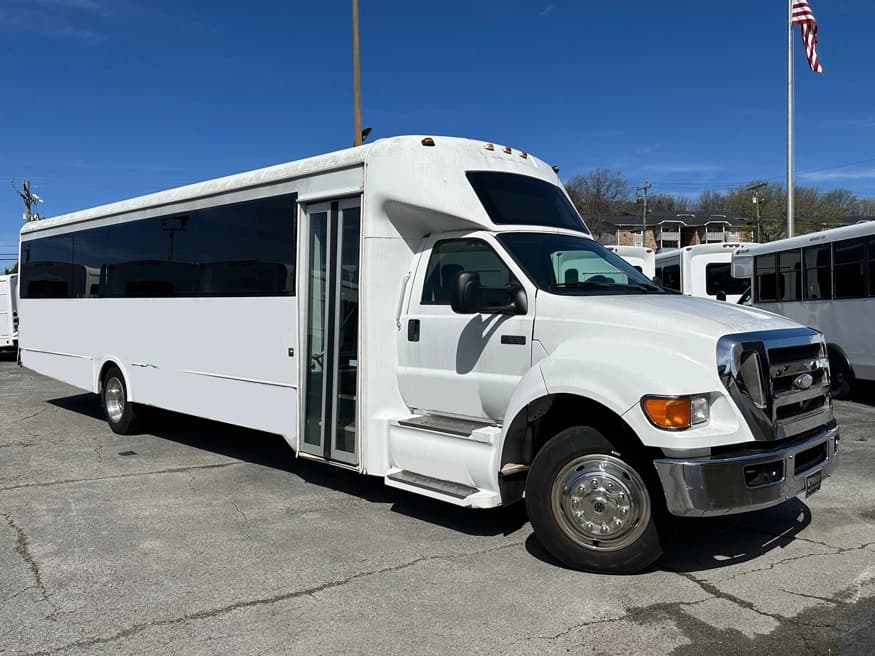 2008 Ford F650 Concorde II Coach - Image 1