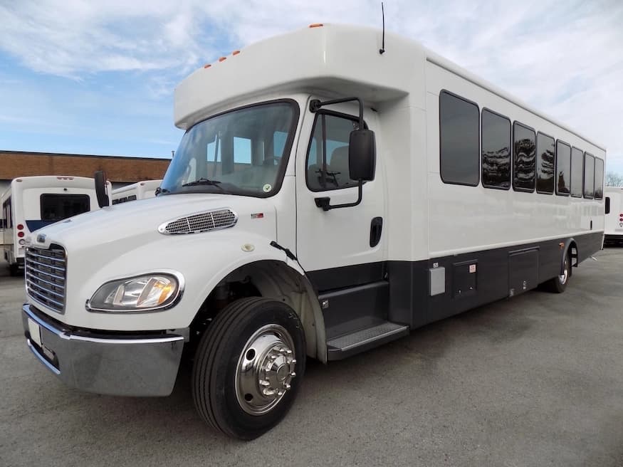 2018 Freightliner Glaval Legacy Coach - Image 1