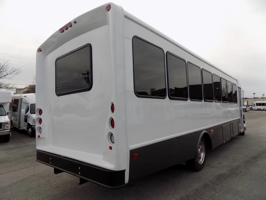 2018 Freightliner Glaval Legacy Coach - Image 2
