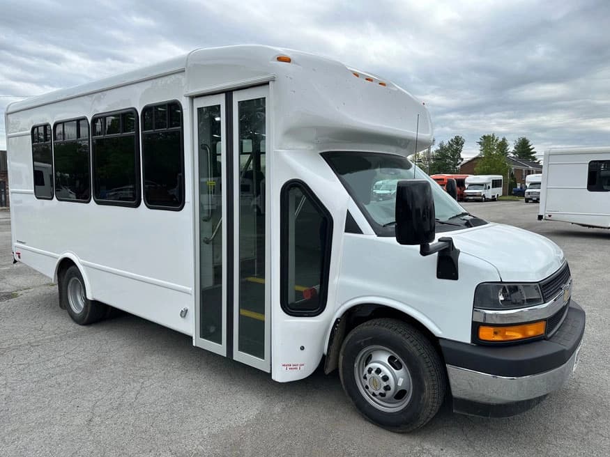 2023 Chevrolet 3500 Starcraft AllStar Shuttle Bus - Image 1