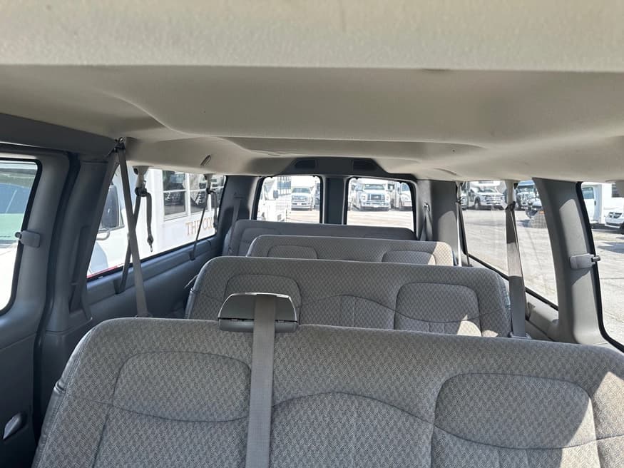 2006 Chevrolet 3500 Express Passenger Van - Image 4