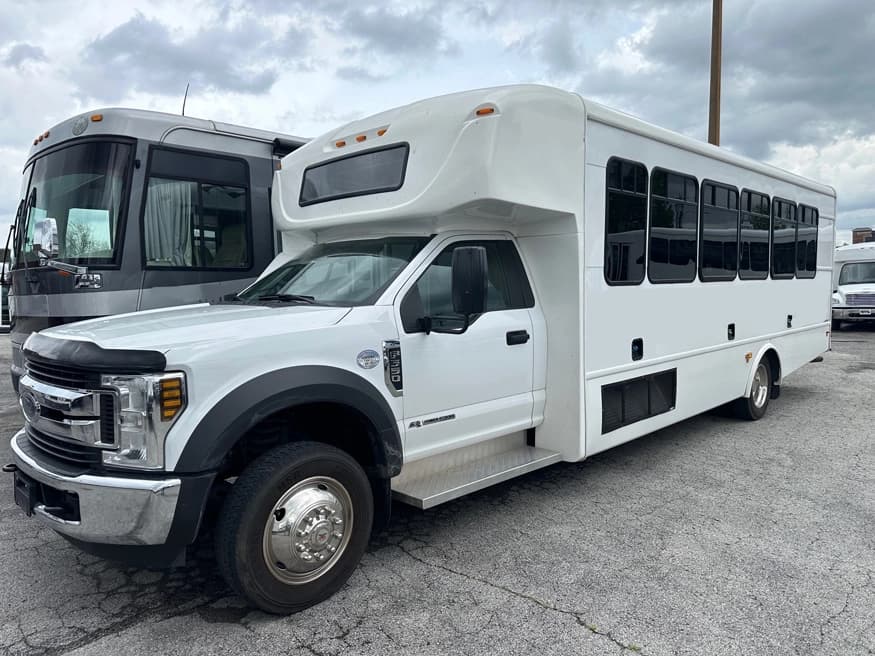 2018 Ford F550 Starcraft XL Shuttle Bus - Image 1