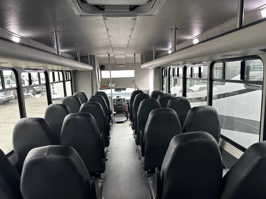 2018 Ford F550 Starcraft XL Shuttle Bus - Image 3