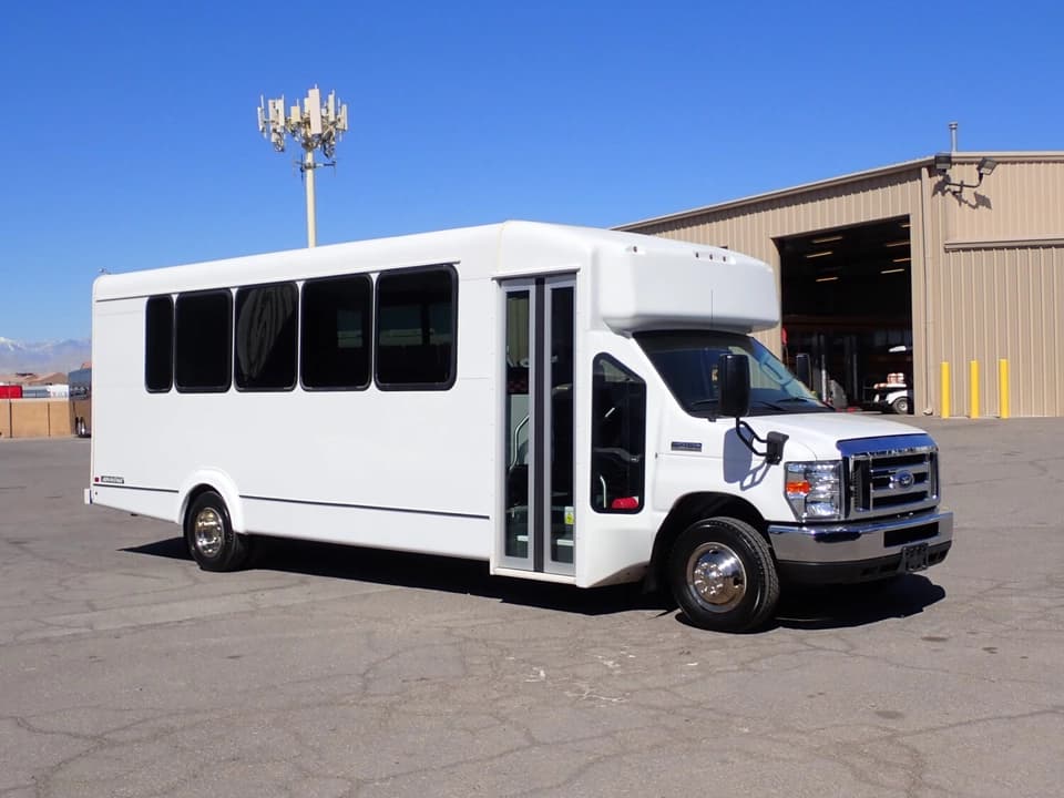 2019 Ford ElDorado Advantage Shuttle Bus - Image 1