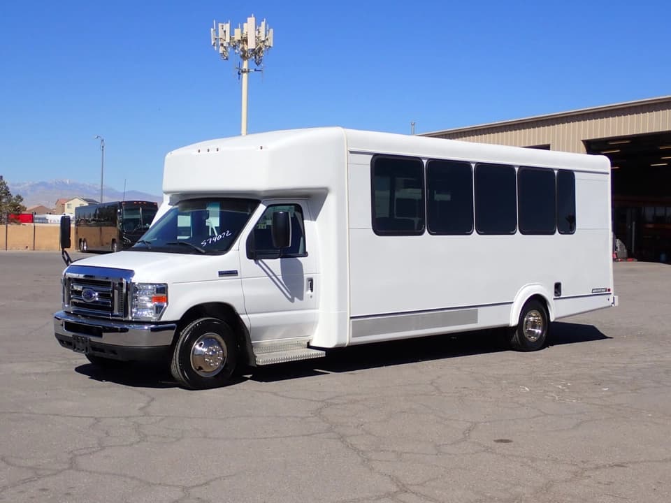 2019 Ford ElDorado Advantage Shuttle Bus - Image 3