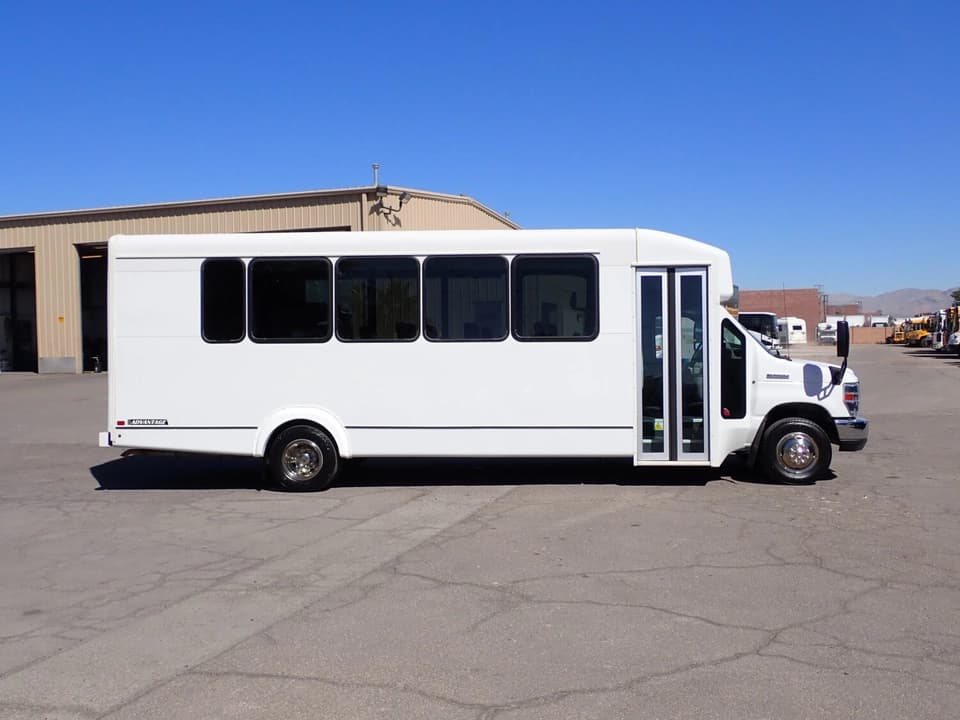 2019 Ford ElDorado Advantage Shuttle Bus - Image 4