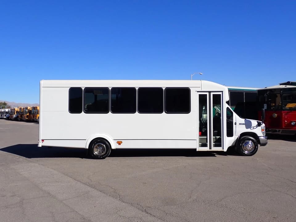 2019 Goshen Impulse Shuttle Bus - Image 4