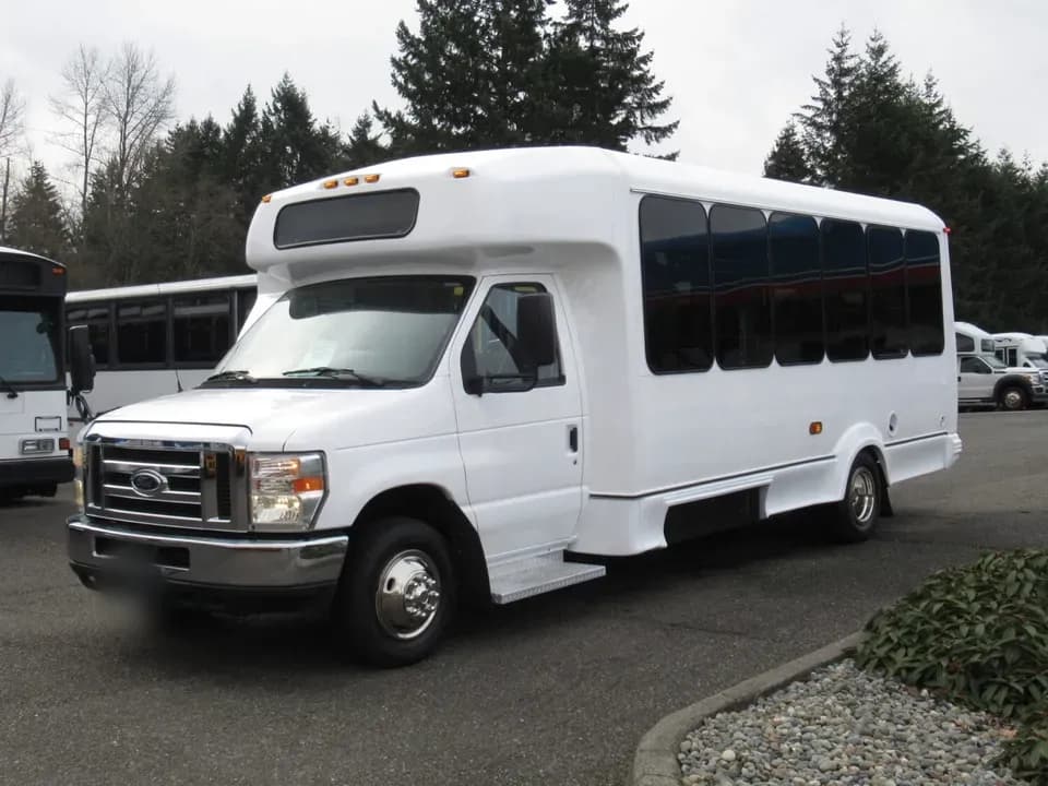 2016 Ford Eldorado Shuttle Bus - Image 1