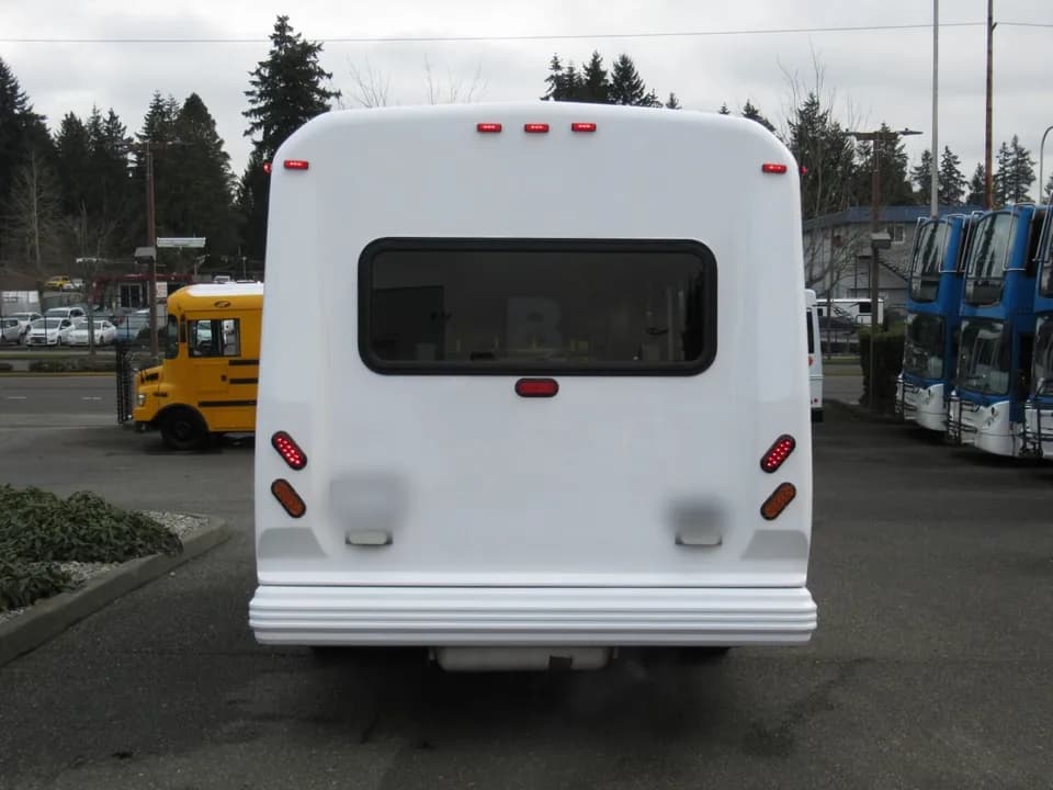 2016 Ford Eldorado Shuttle Bus - Image 4