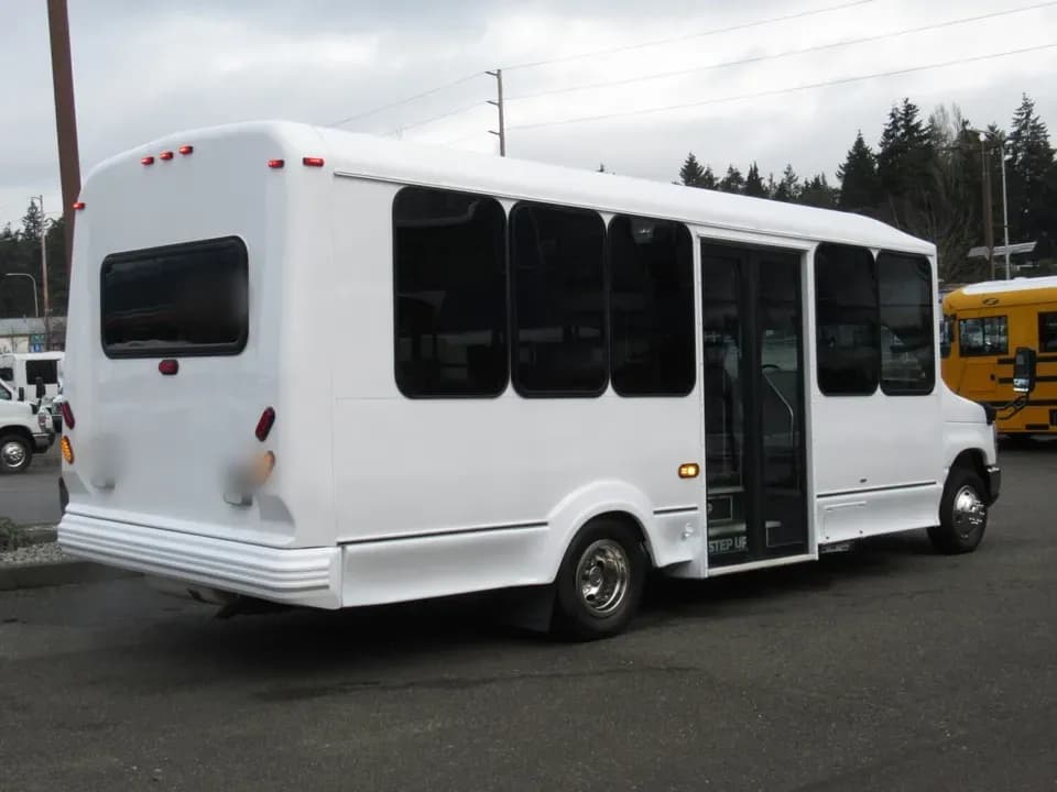 2016 Ford Eldorado Shuttle Bus - Image 2