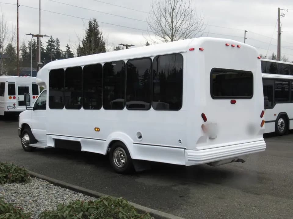 2016 Ford Eldorado Shuttle Bus - Image 3
