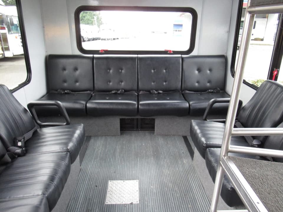 2016 Ford Eldorado Shuttle Bus - Image 7