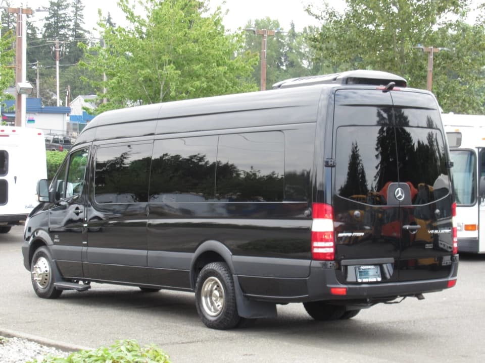 2015 Mercedes Benz Grech Limo Bus - Image 4