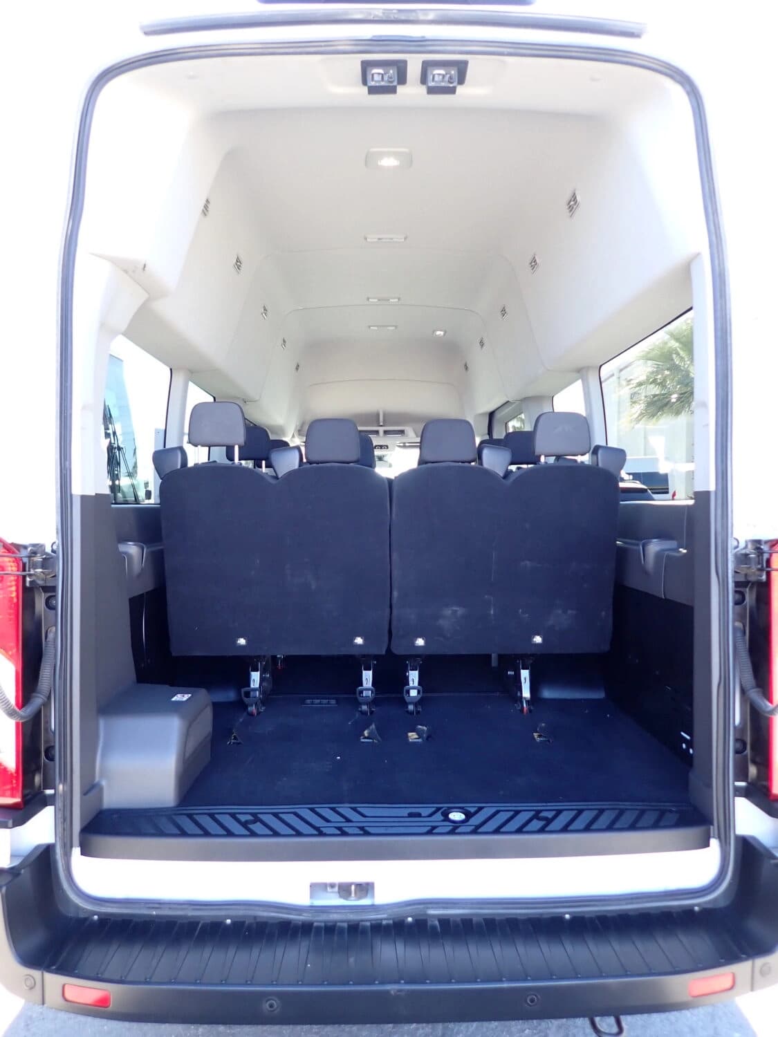 2022 Ford Transit 350 Passenger Van - Image 10