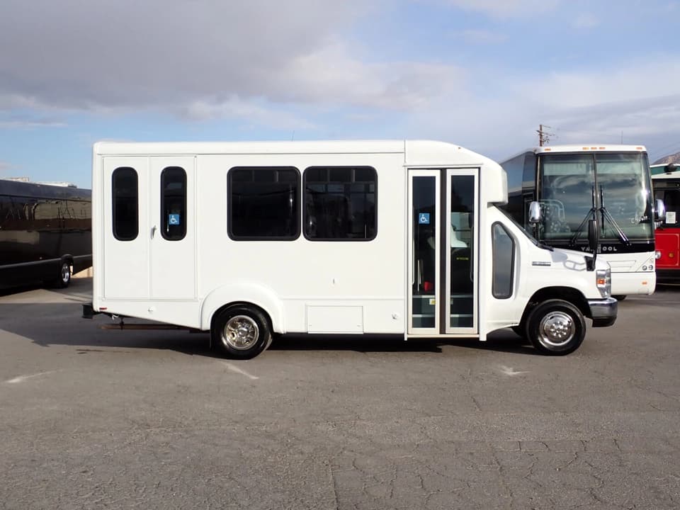 2015 Ford Goshen Impulse Shuttle Bus - Image 4