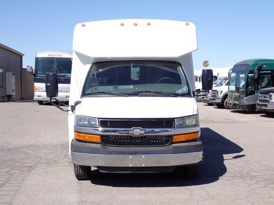 2014 Chevrolet Diamond Coach VIP 2000 Shuttle Bus - Image 2