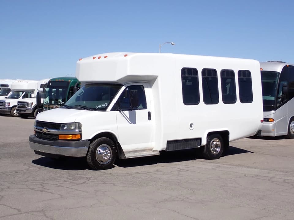 2014 Chevrolet Diamond Coach VIP 2000 Shuttle Bus - Image 3