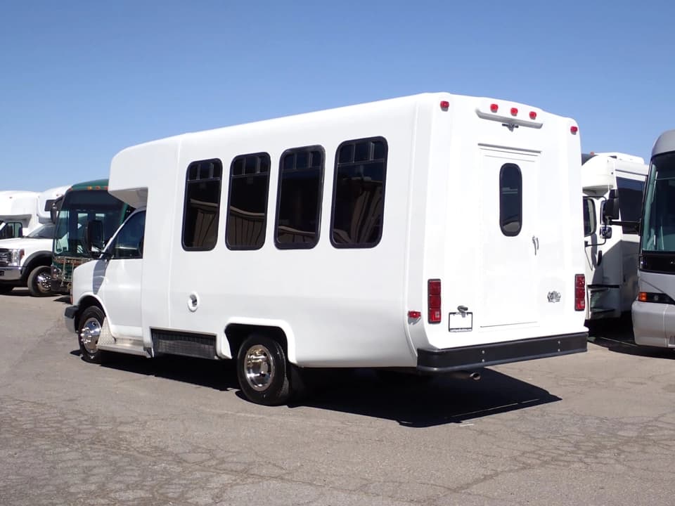 2014 Chevrolet Diamond Coach VIP 2000 Shuttle Bus - Image 5