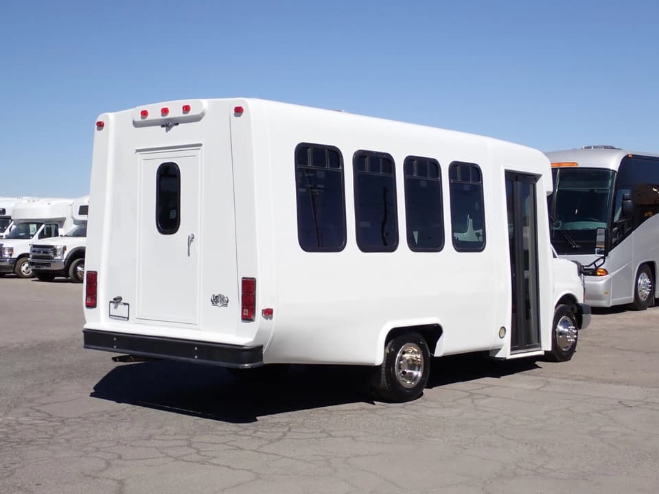 2014 Chevrolet Diamond Coach VIP 2000 Shuttle Bus - Image 7