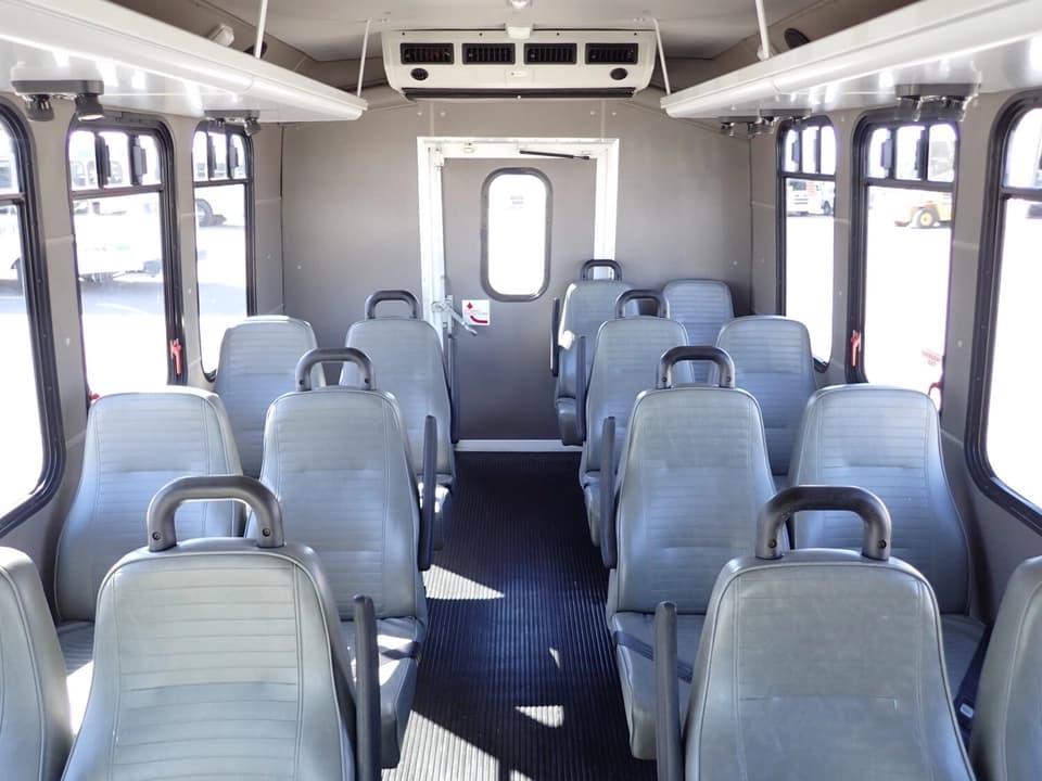 2014 Chevrolet Diamond Coach VIP 2000 Shuttle Bus - Image 9