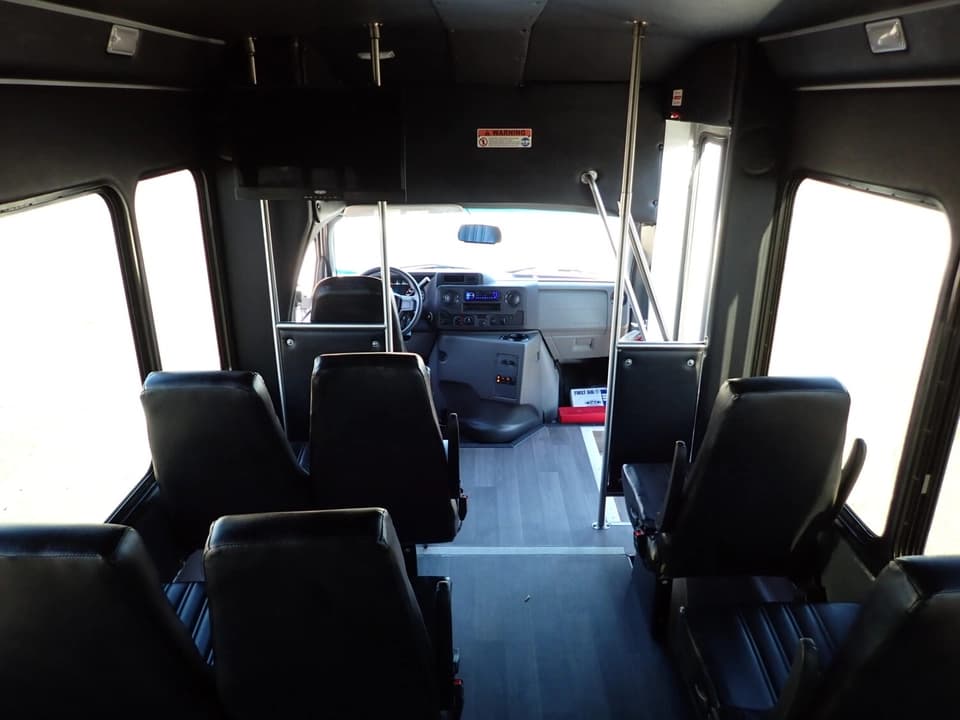 2022 Glaval Primetime Shuttle Bus - Image 11