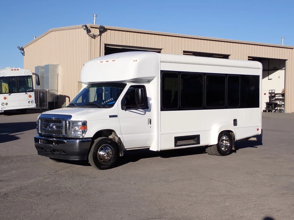 2022 Glaval Primetime Shuttle Bus - Image 3