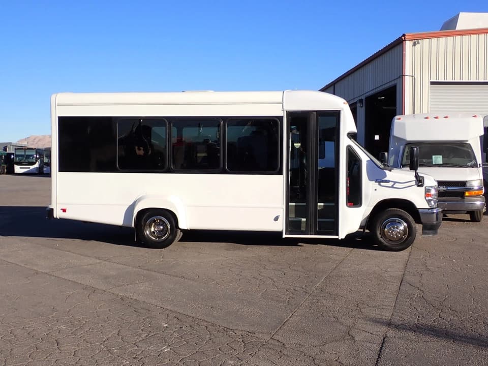2022 Glaval Primetime Shuttle Bus - Image 4
