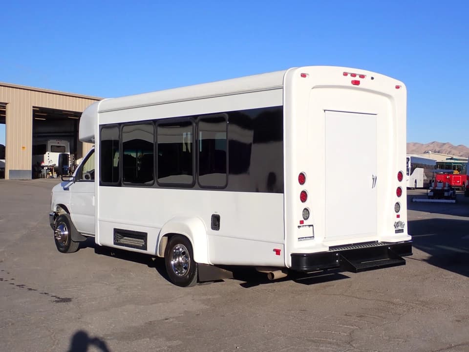 2022 Glaval Primetime Shuttle Bus - Image 5