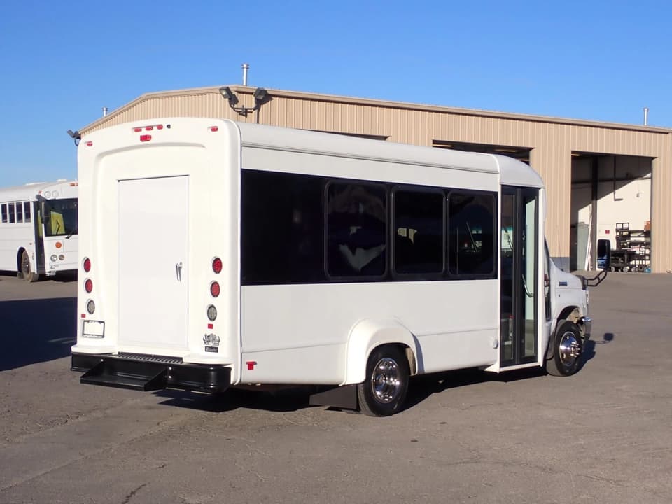 2022 Glaval Primetime Shuttle Bus - Image 8