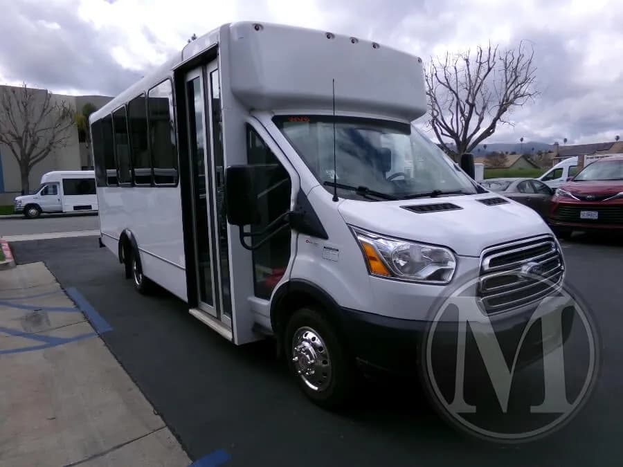 2019 Glaval Commute Shuttle Bus - Image 2