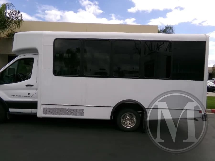 2019 Glaval Commute Shuttle Bus - Image 4