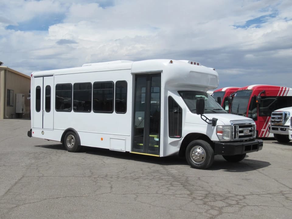 2014 Startrans Senator Shuttle Bus - Image 1