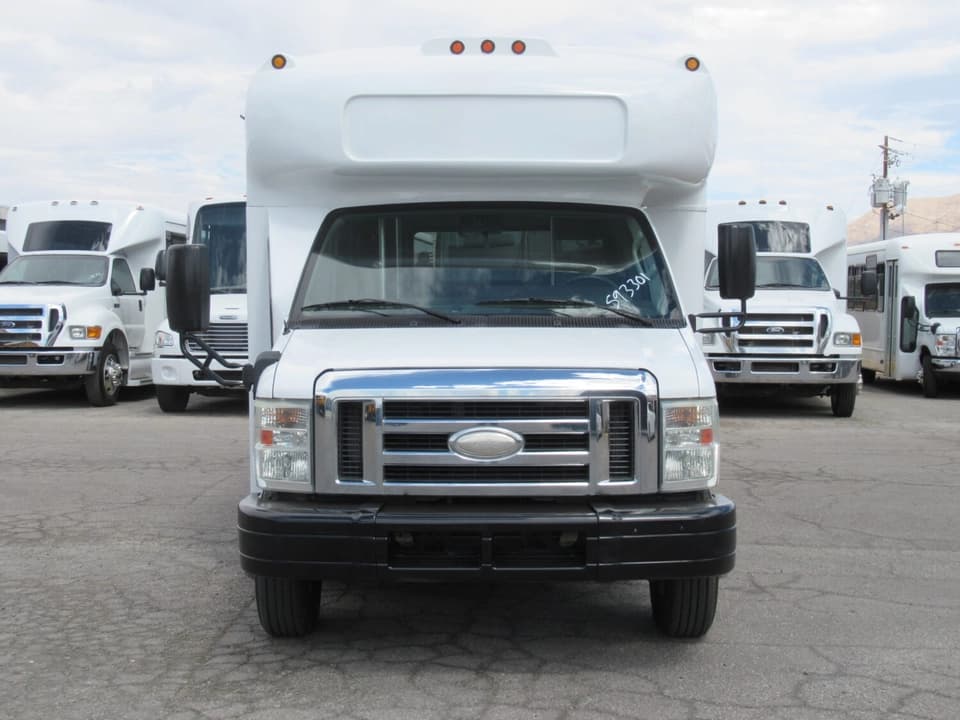 2014 Startrans Senator Shuttle Bus - Image 2