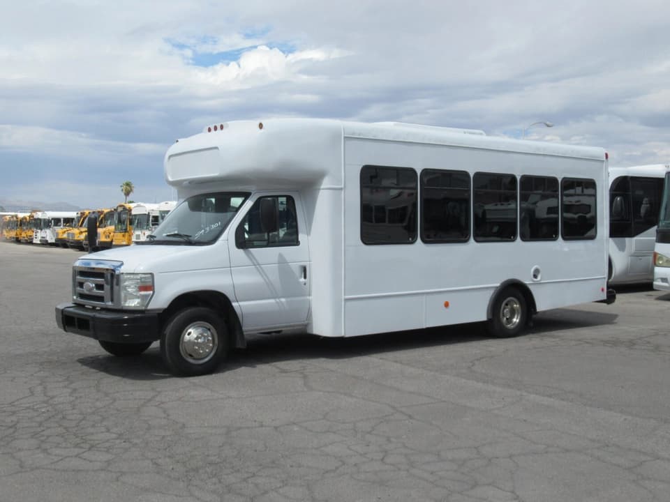2014 Startrans Senator Shuttle Bus - Image 3